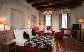 Hotel Santi